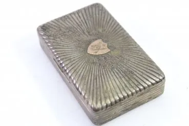 Snuff box around 1820 made of 13 lot silver, fire-gilded inside