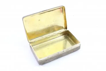 Snuff box around 1820 made of 13 lot silver, fire-gilded inside