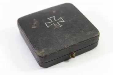Award case – Case for the Iron Cross 1st Class 1939 – Manufacturer D & B – EK1 case