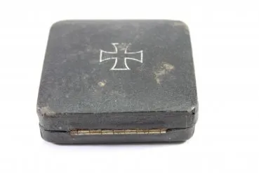 Award case – Case for the Iron Cross 1st Class 1939 – Manufacturer D & B – EK1 case