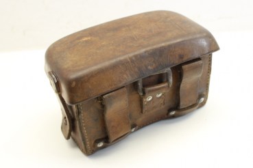 Preview: Wehrmacht / Ledertasche, Sanitätstasche für das Koppel, Heer S + L Gestempelt