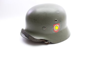 Preview: Ehem. SS / Wehrmachtshelm Helm M35 Apfelgrün mit Doppelemblem und Abnahmestempel