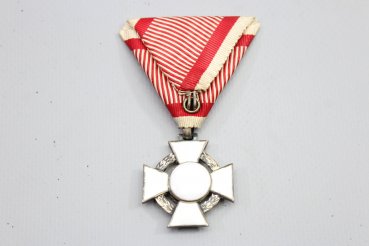 Preview: Österreich - Militärverdienstkreuz III am Dreiecksband