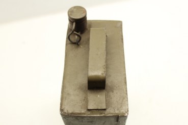 Tin canister for gun oil