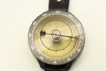 Armbandkompass wohl nach 1945 mit Halbkreis Scala