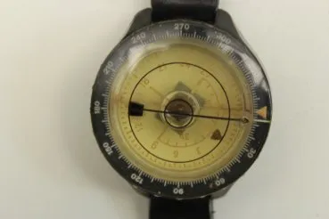 Luftwaffe bracelet compass probably after 1945 with semicircle Scala