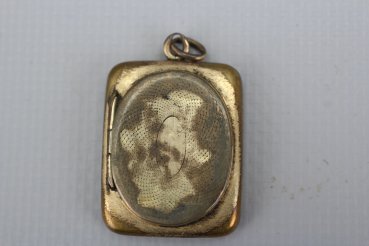 Gold-plated Art Nouveau pendant with the hair of his loved ones,