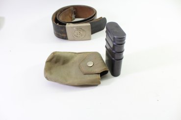 Preview: Konvolut NVA DDR Lederkoppel, Waffenreinigungsgerät etc