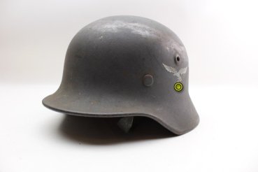 Preview: Ww2 German Luftwaffe, Stahlhelm Helm M40, original zusammengehöriges Stück mit Träger, Ouist