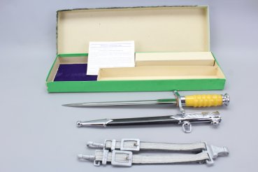 DDR NVA dagger for officers of the land forces with guarantee certificate 1977
