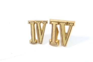 Preview: Schulterklappenauflage Römische Zahl 4 Buntmetall feuervergoldet für Schulterklappen der Wehrmacht " Wehrbereich 4 " in Gold 