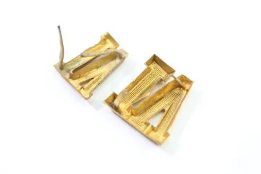 Roman numeral 4 shoulder board overlay, fire-gilt non-ferrous metal, for Wehrmacht shoulder boards "Wehrbereich 4" in gold