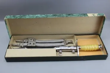 DDR NVA officers' honor dagger, manufacturer Mühlenhausen with 3-hole hanger in a box with the same number, dagger Officer