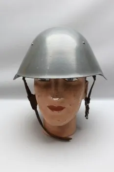 Der NVA-Stahlhelm 1. Modell