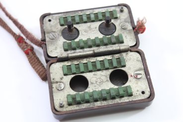 Preview: Wehrmacht Rasierklingenschärfer aus Bakelit