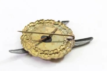 Golden glider pilot badge oval, held on the back with splints and pin for pinning