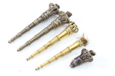 Preview: Kronen Nestelenden aus Messing für Nestel Band zum Verschließen von Uniformen Ulan