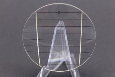 Card evaluation lens with reticle