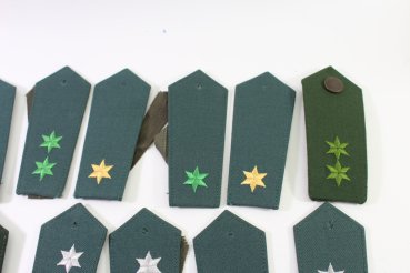 DDR / NVA Konvolut verschiedene Schulterklappen für Dienstgrade