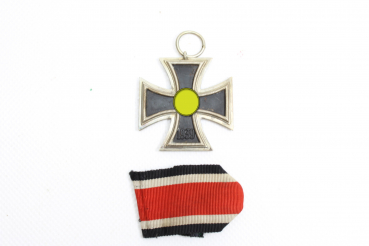 ww2 Iron Cross 2nd Class 1939 without manufacturer with section of ribbon