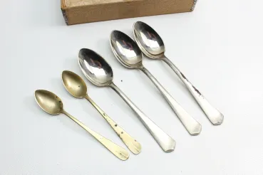 Box labeled 1 Dotz. Coffee spoon, manufacturer Artuhr Krupp