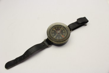 WW2 Wehrmacht Luftwaffe Requirement mark: Fl.23235 bracelet compass AK39 manufacturer Kadlec