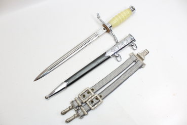 NVA honor dagger, NVA dagger for officers, manufacturer Mühlhausen with 3-hole hanger in a box with the same number
