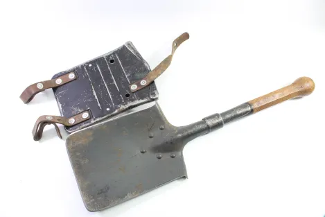 WW2 Schweizer Militär Spaten mit Metall Halterung Infanterie 1944 datiert