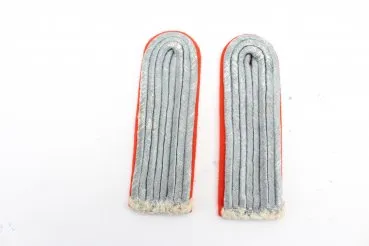 Pair of shoulder boards for a lieutenant in the Wehrmacht artillery