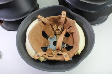 DDR NVA Stahlhelm aus Konvolut