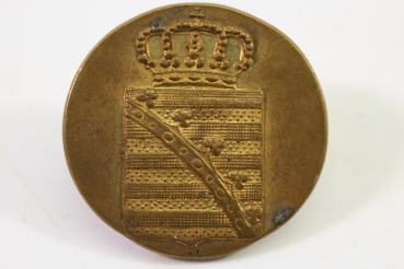 2x Uniform Knopf mit gekrönte Wappen des Königreichs Sachsen.  1832 – 1836 , Bestand aus einer alten Uniformschneiderei