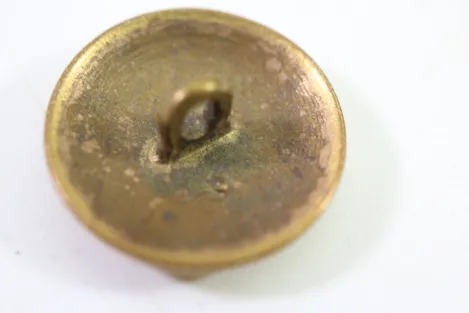 2x Metall Uniform Knopf mit gekröntem Herrscher Monogramm, Bestand aus einer alten Uniformschneiderei