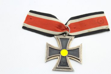 Eisernes Kreuz 2 Klasse 1939 am Bandabschnitt