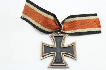 Eisernes Kreuz 2 Klasse 1939 am Bandabschnitt