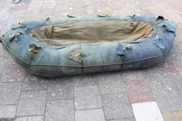 WW2 rubber dinghy camouflage colors crossing the Rhine troops, 11 chambers, checked ok
