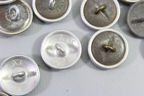 29 Wehrmacht uniform buttons, Assmann, RZM, etc.