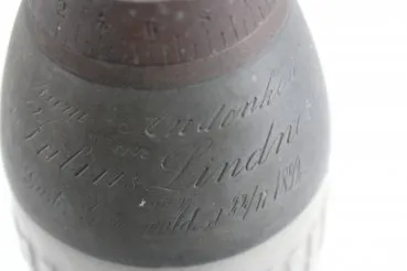 Extrem seltener Bierkrug in Form einer Schrapnell Granate 1890, Innschrift Julius Lindner und Graveur Gustav Grünwald