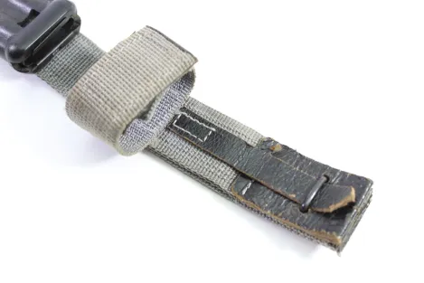 DDR NVA Kampfmesser KM 87 Überlebensmesser der Nationalen Volksarmee, komplett mit Überlebenskapsel