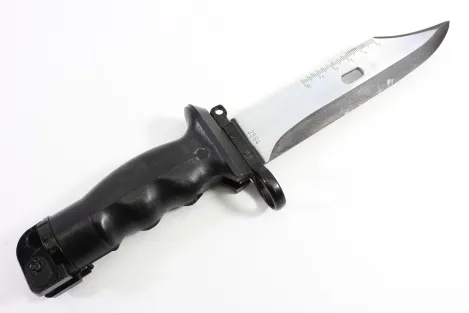 DDR NVA Kampfmesser KM 87 Überlebensmesser der Nationalen Volksarmee, komplett mit Überlebenskapsel