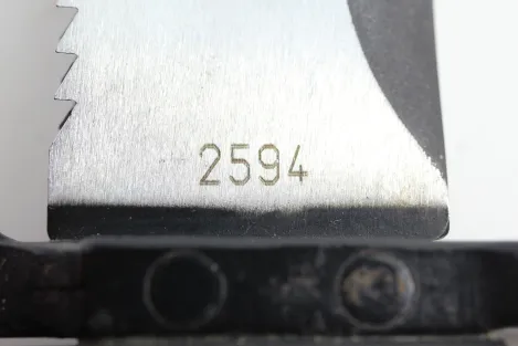 DDR NVA Kampfmesser KM 87 Überlebensmesser der Nationalen Volksarmee, komplett mit Überlebenskapsel