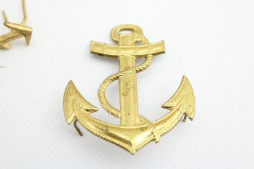 Konvolut verschiedener Embleme der Marine