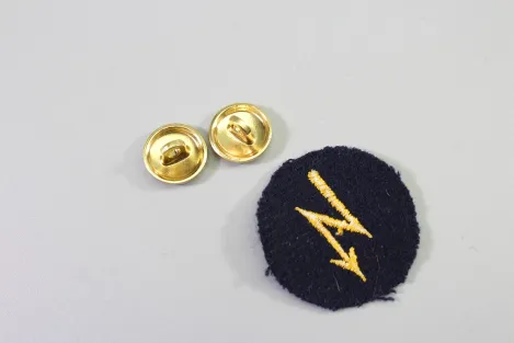 Sleeve badge of radio operator and shoulder board buttons of Reichsbahn director