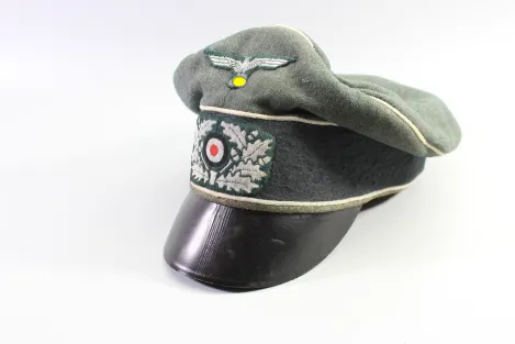 Early peaked cap for infantry officers, so-called "crumpled cap," circa 1940.