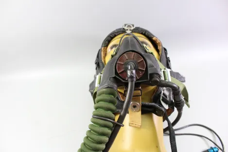 Original DDR NVA Pilotenhelm für Kampfflugzeuge ZSh-5 mit Sauerstoffmaske KM-34 – MiG-21 Kampfflieger Helm