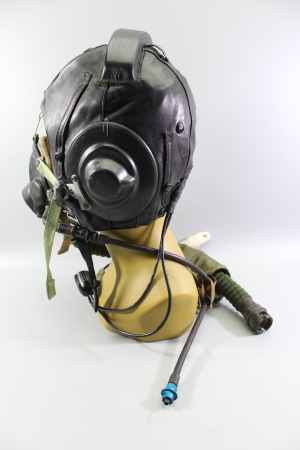 Original DDR NVA Pilotenhelm für Kampfflugzeuge ZSh-5 mit Sauerstoffmaske KM-34 – MiG-21 Kampfflieger Helm