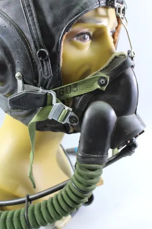 Original DDR NVA Pilotenhelm für Kampfflugzeuge ZSh-5 mit Sauerstoffmaske KM-34 – MiG-21 Kampfflieger Helm