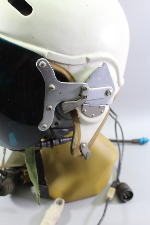 Original DDR NVA Pilotenhelm für Kampfflugzeuge ZSh-5 mit Sauerstoffmaske KM-34 – MiG-21 Kampfflieger Helm