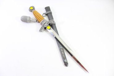 Very fine Luftwaffe officer's dagger with an orange grip, manufactured by SMF, Solingen.