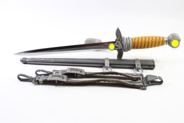 Very fine Luftwaffe officer's dagger with an orange grip, manufactured by SMF, Solingen.
