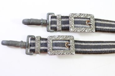 Very fine Luftwaffe officer's dagger with an orange grip, manufactured by SMF, Solingen.